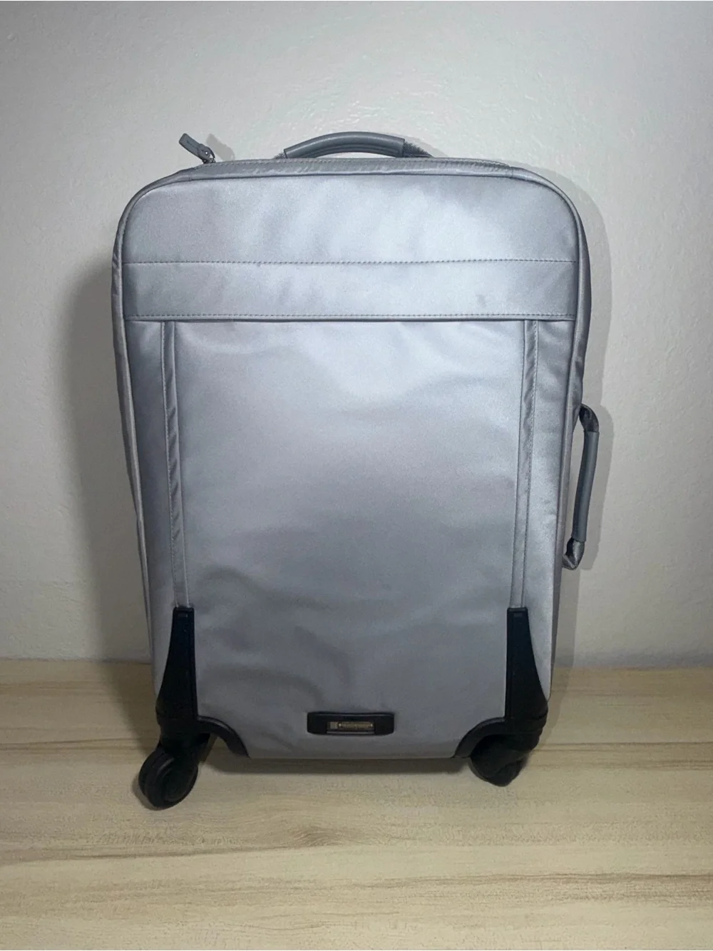 TUMI Voyageur Leger International Expandable 4 Wheel Carry On Suitcase Grey 22